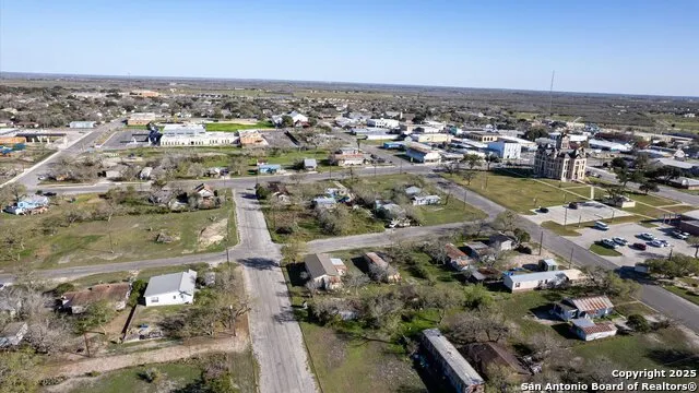 217 PARK AVENUE Karnes City, TX 78118