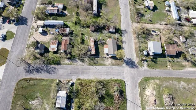 217 PARK AVENUE Karnes City, TX 78118