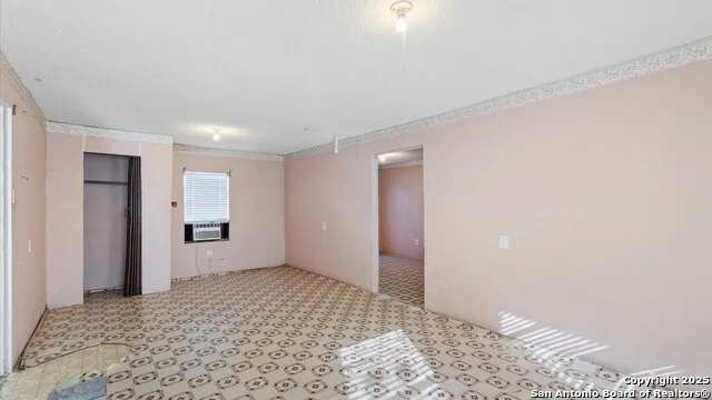 217 PARK AVENUE Karnes City, TX 78118