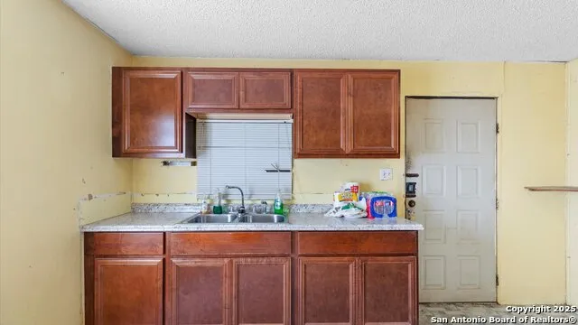 217 PARK AVENUE Karnes City, TX 78118