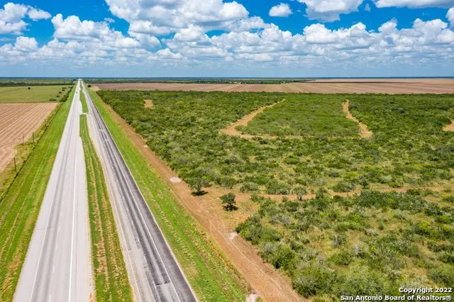 9815 US-181N Skidmore, TX 78389