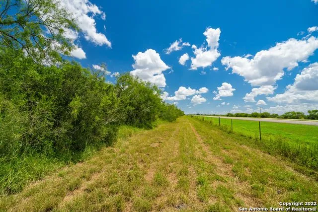 9815 US-181 N Skidmore, TX 78389