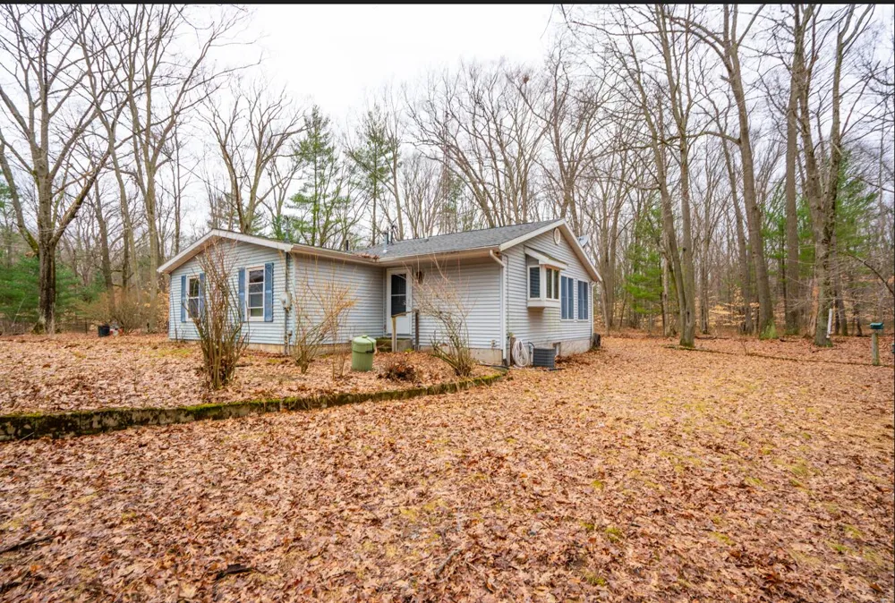 4202 E Pontaluna Road Fruitport Charter Township, MI 49415