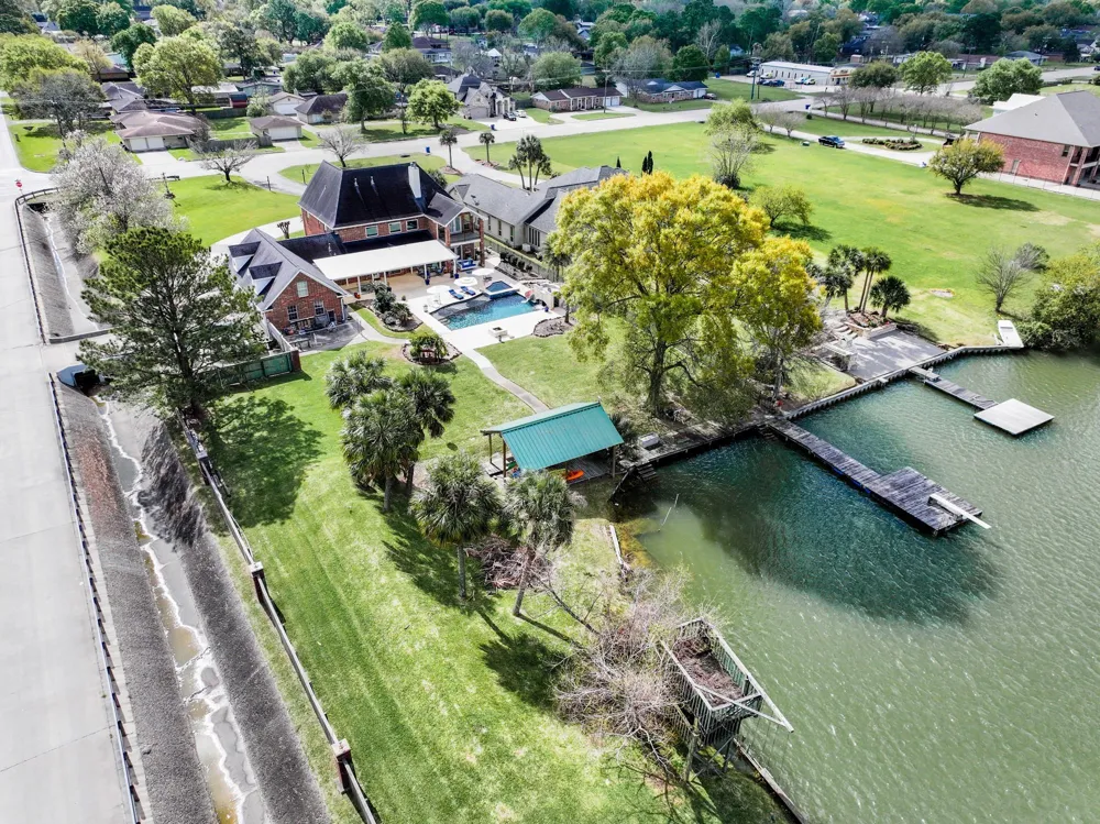 2700 Spurlock Road Nederland, TX 77627