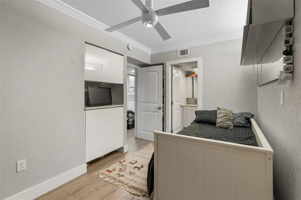 1050 LONGBOAT CLUB ROAD #506 Longboat Key, FL 34228