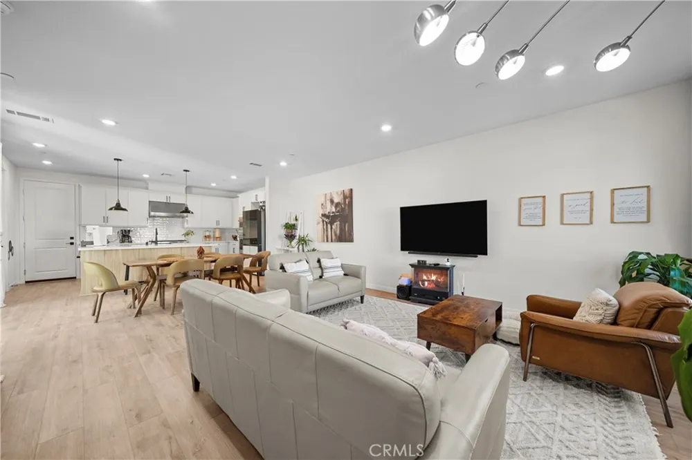 27616 Symphony Place Valencia, CA 91381