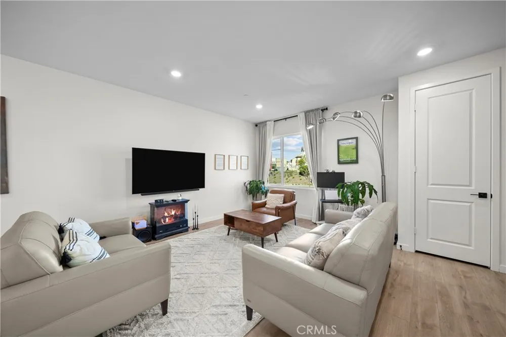 27616 Symphony Place Valencia, CA 91381