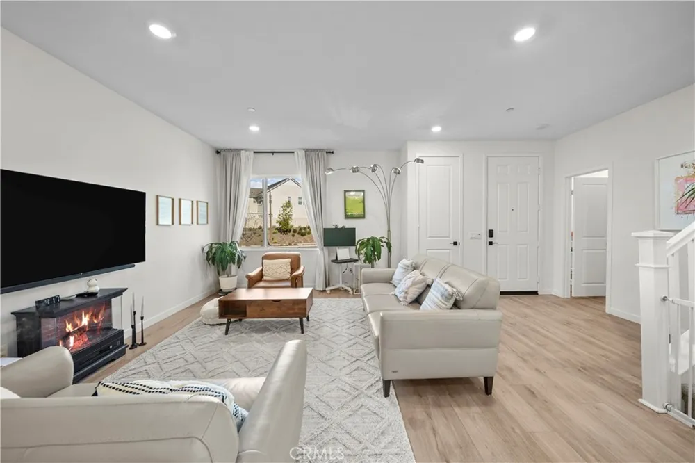 27616 Symphony Place Valencia, CA 91381