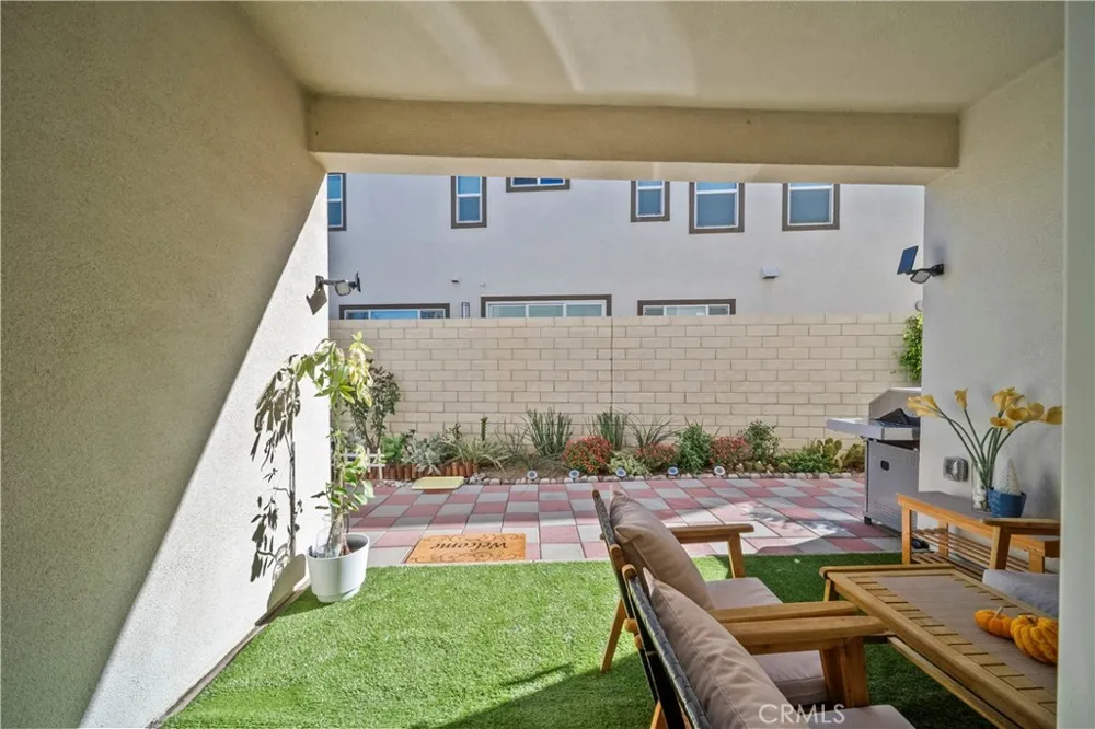 27616 Symphony Place Valencia, CA 91381