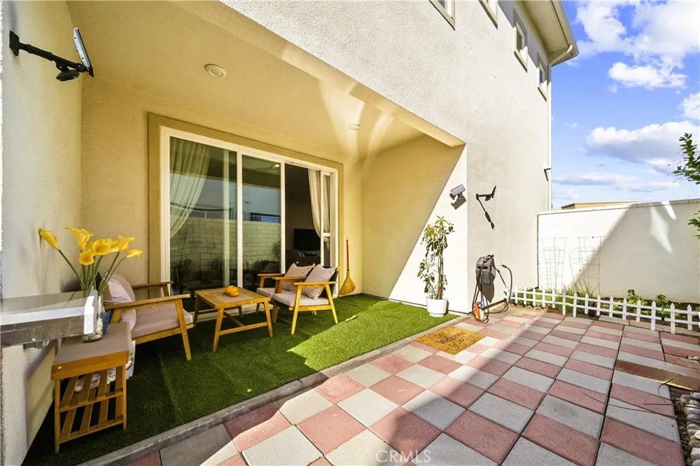 27616 Symphony Place Valencia, CA 91381