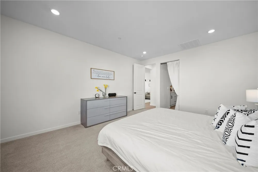 27616 Symphony Place Valencia, CA 91381