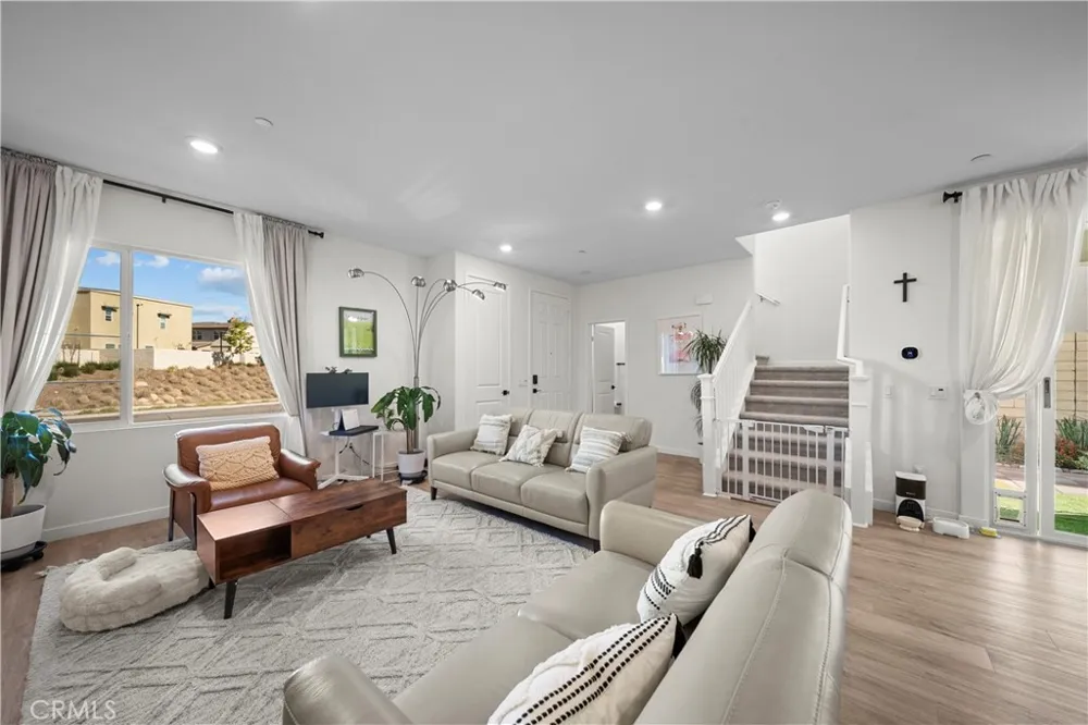 27616 Symphony Place Valencia, CA 91381