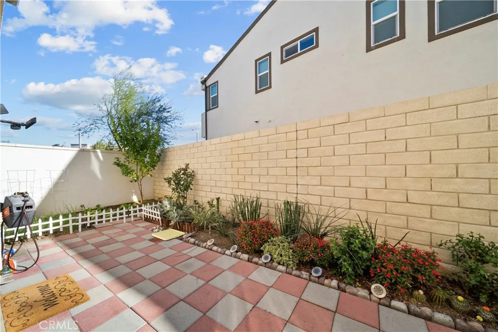 27616 Symphony Place Valencia, CA 91381
