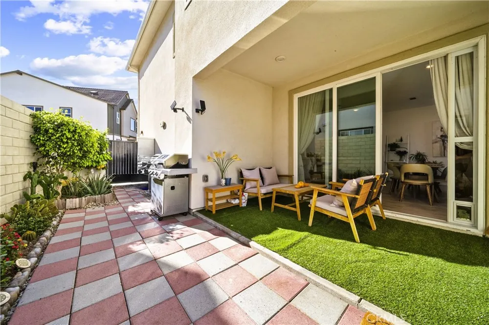 27616 Symphony Place Valencia, CA 91381