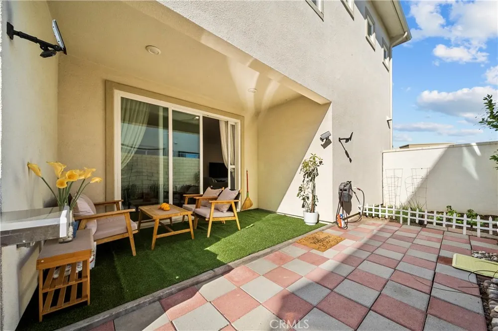 27616 Symphony Place Valencia, CA 91381