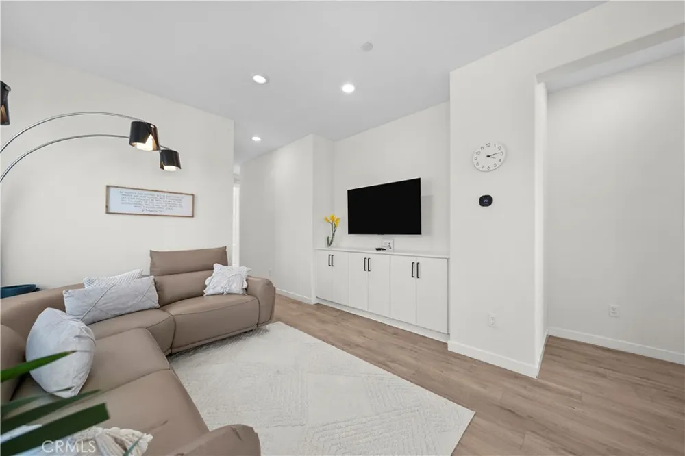 27616 Symphony Place Valencia, CA 91381