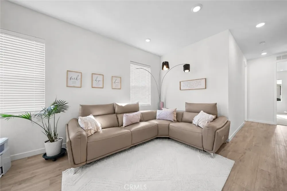 27616 Symphony Place Valencia, CA 91381