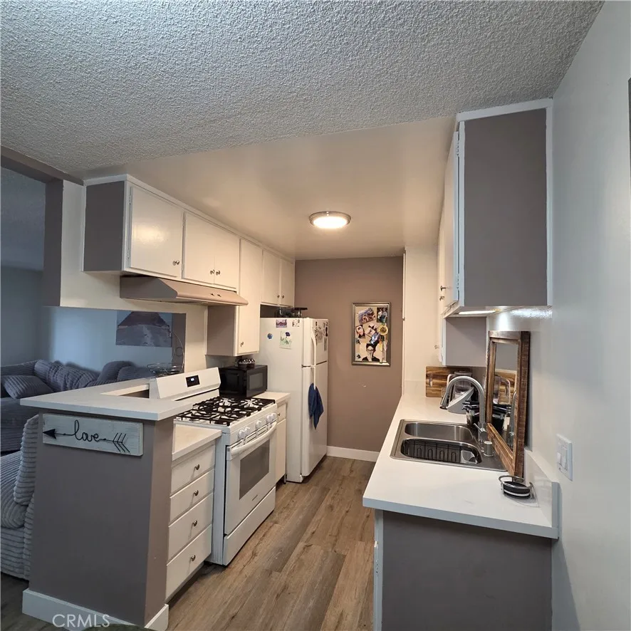 805 Glenway #205 Inglewood, CA 90302