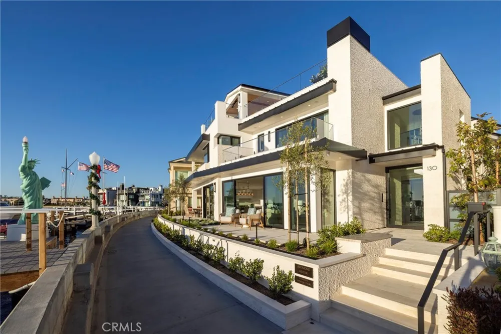 130 S Bay Front Newport Beach, CA 92662