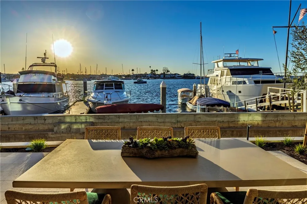 130 S Bay Front Newport Beach, CA 92662