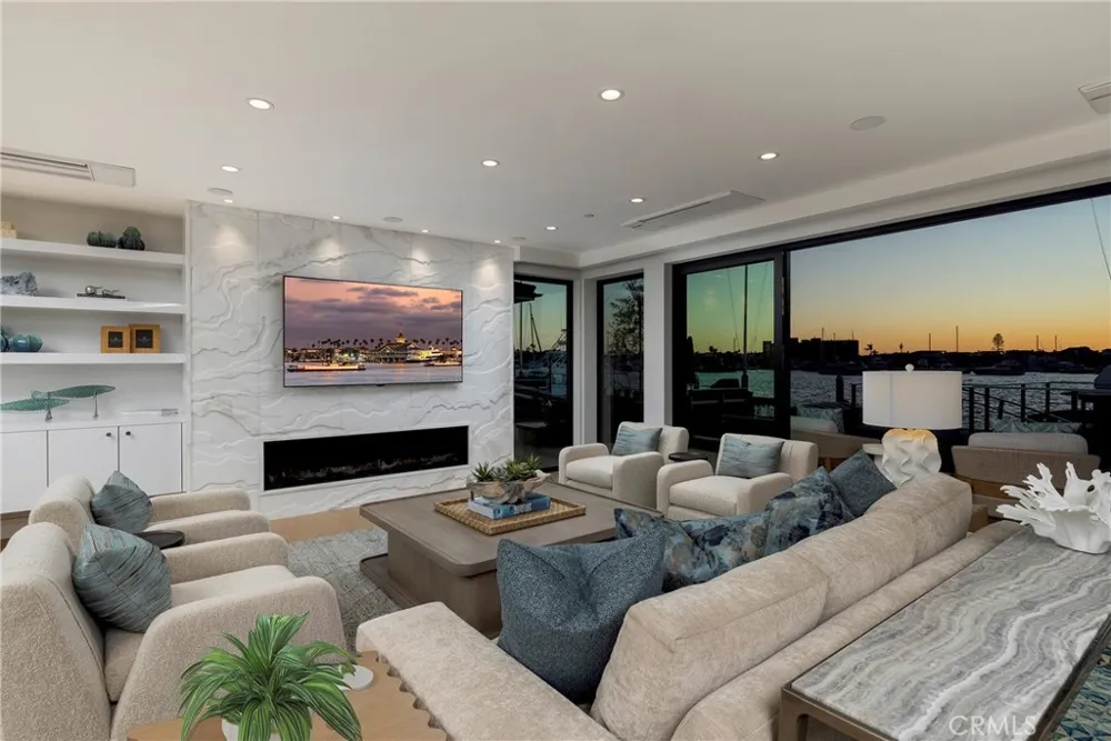 130 S Bay Front Newport Beach, CA 92662