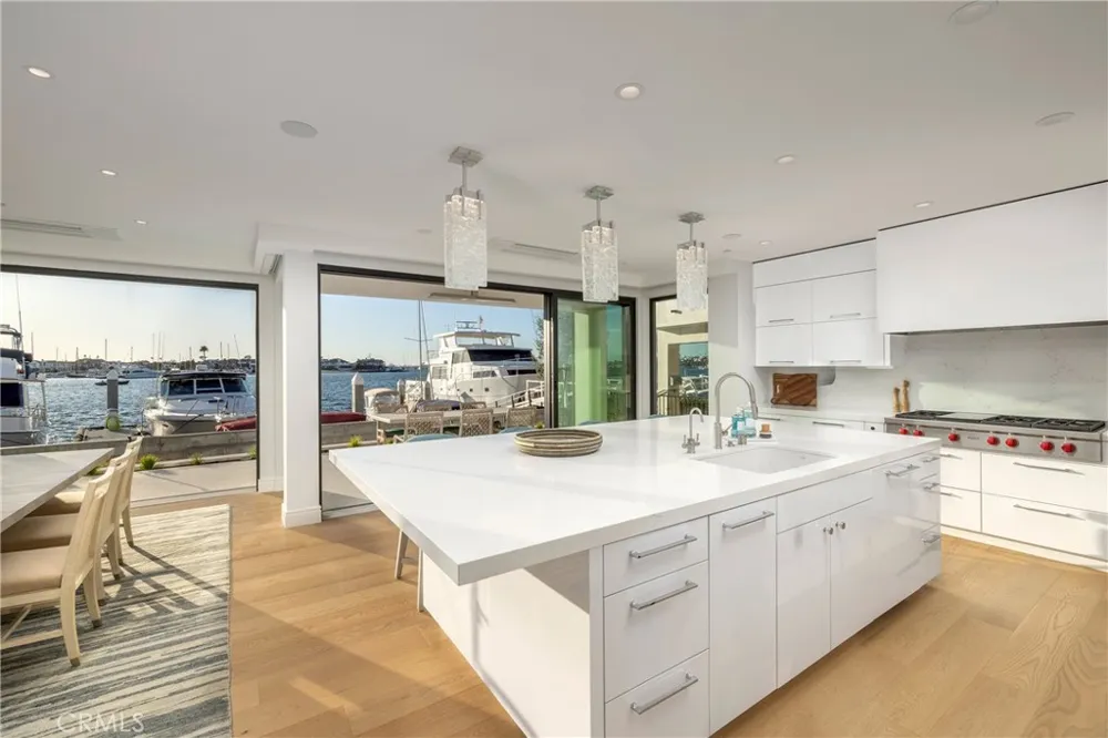 130 S Bay Front Newport Beach, CA 92662