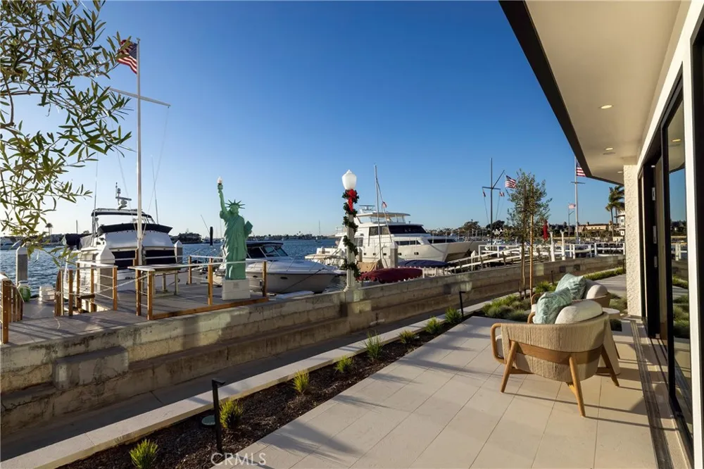 130 S Bay Front Newport Beach, CA 92662