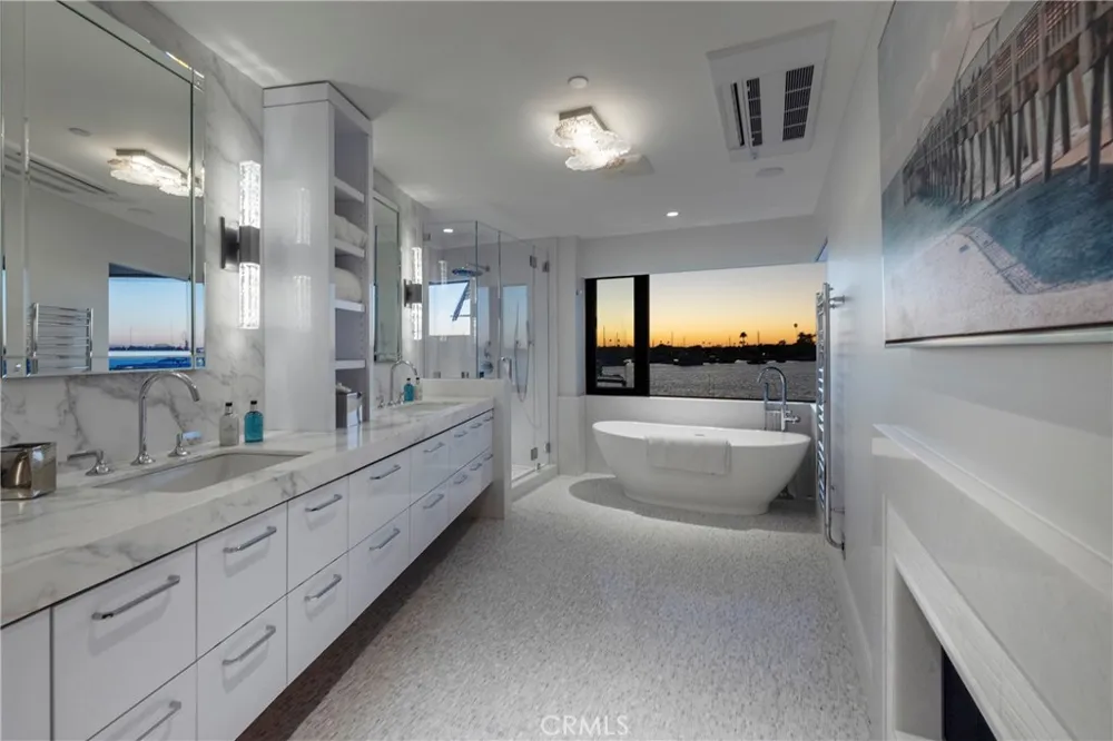 130 S Bay Front Newport Beach, CA 92662