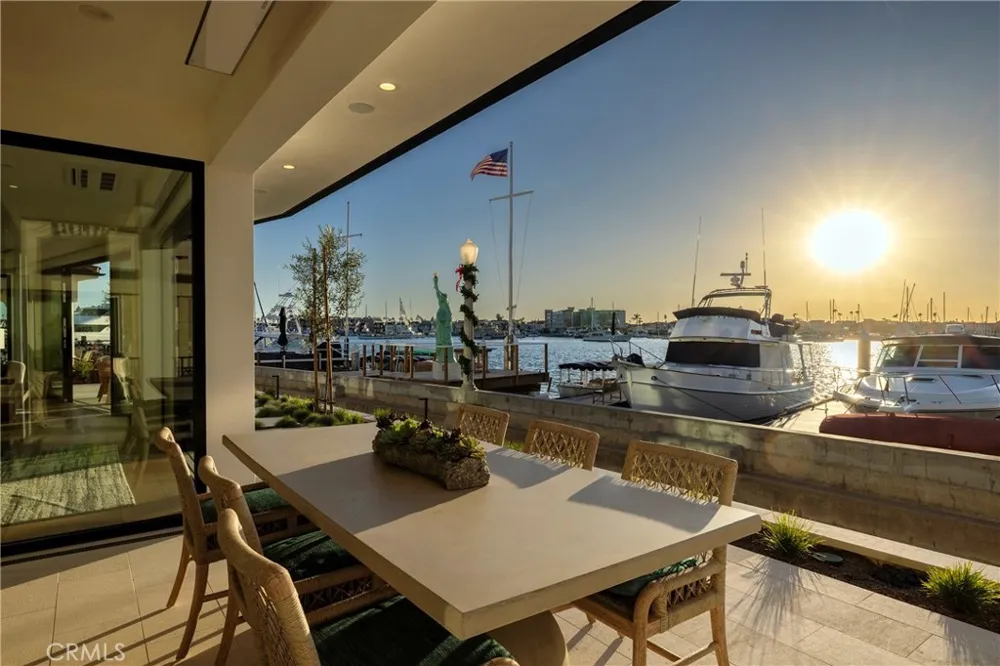 130 S Bay Front Newport Beach, CA 92662