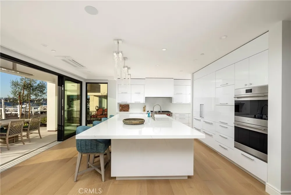 130 S Bay Front Newport Beach, CA 92662