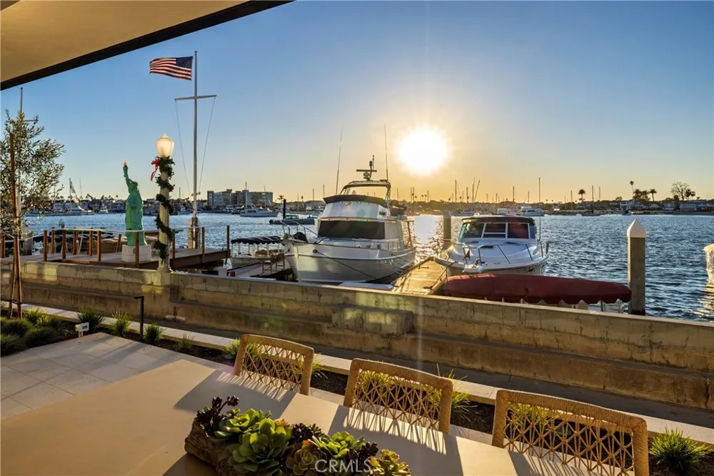 130 S Bay Front Newport Beach, CA 92662