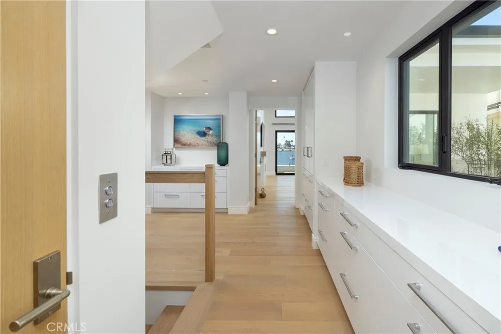 130 S Bay Front Newport Beach, CA 92662