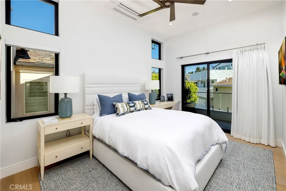 130 S Bay Front Newport Beach, CA 92662