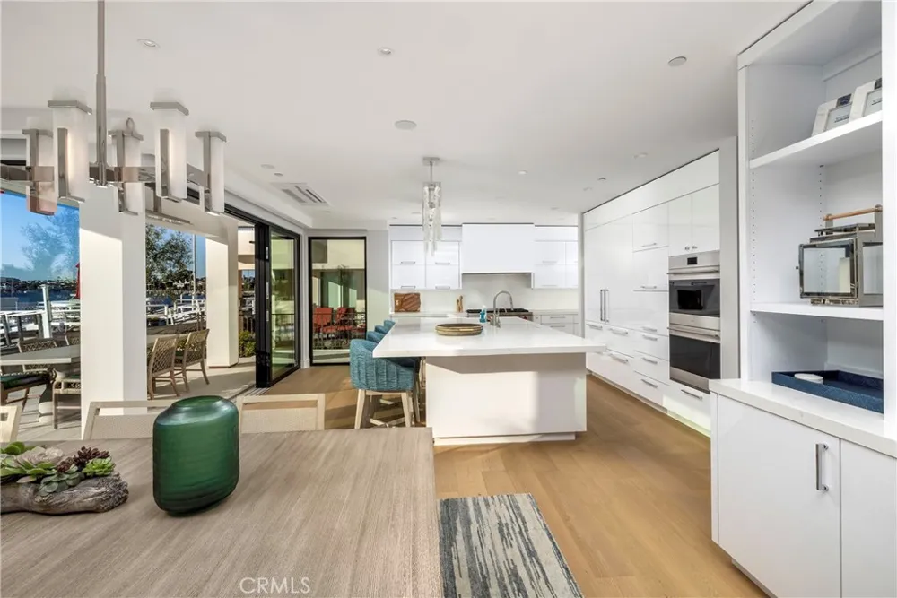 130 S Bay Front Newport Beach, CA 92662