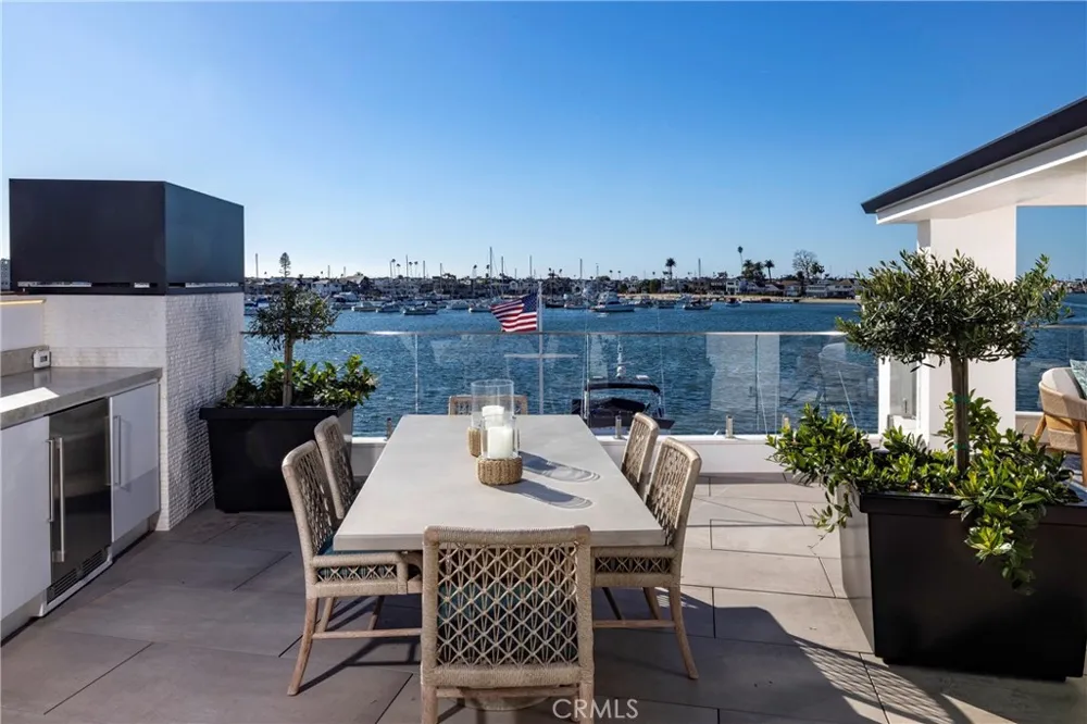 130 S Bay Front Newport Beach, CA 92662