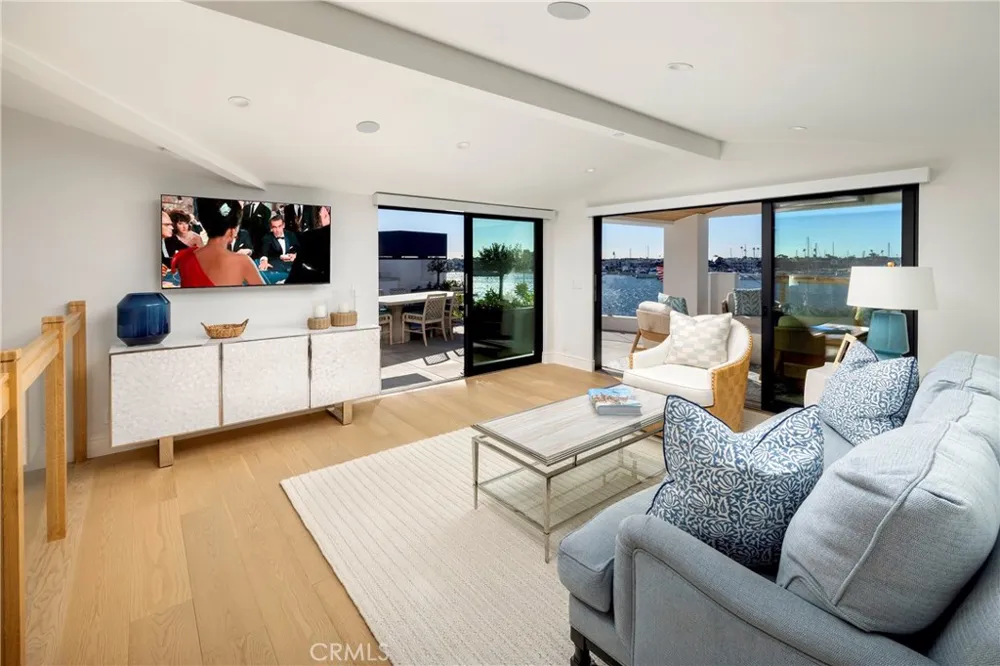 130 S Bay Front Newport Beach, CA 92662