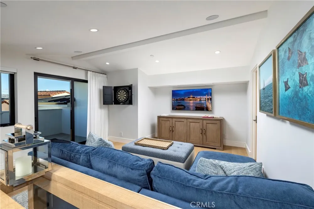 130 S Bay Front Newport Beach, CA 92662