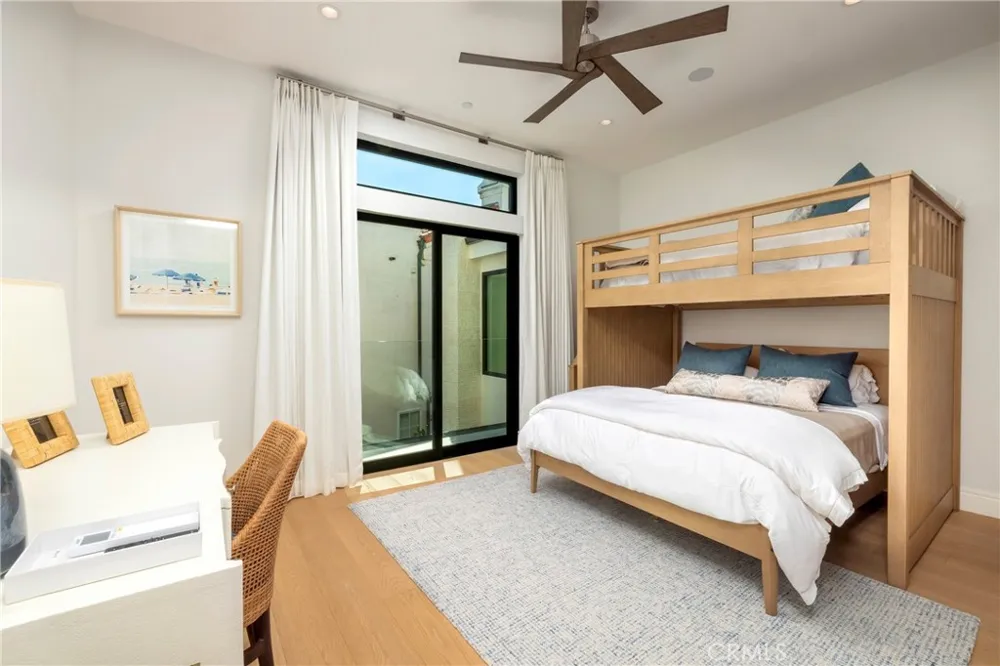 130 S Bay Front Newport Beach, CA 92662