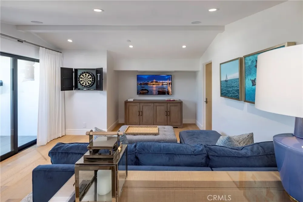 130 S Bay Front Newport Beach, CA 92662