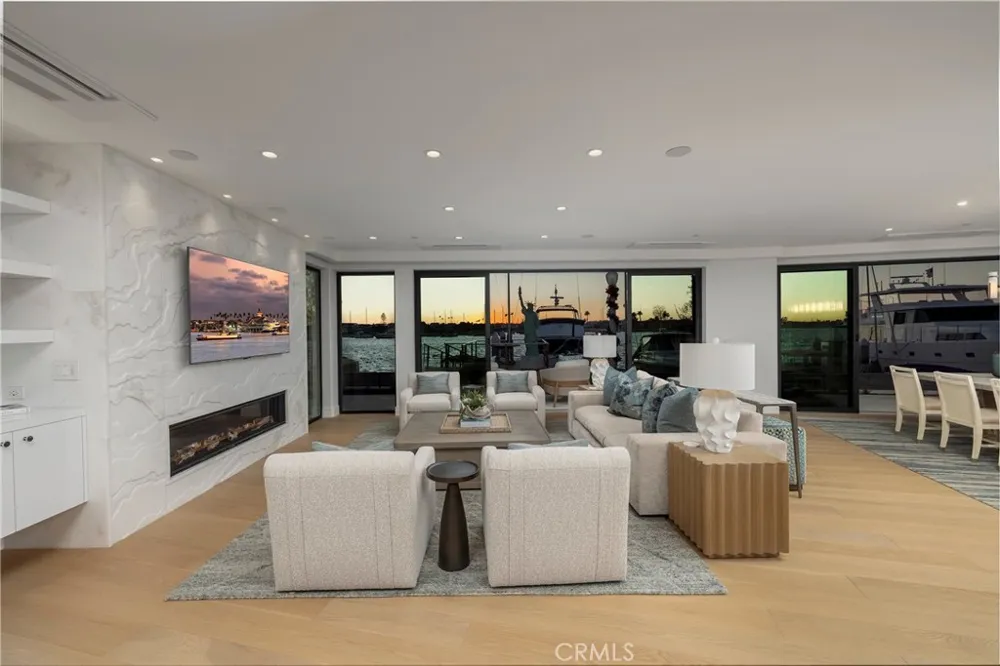 130 S Bay Front Newport Beach, CA 92662