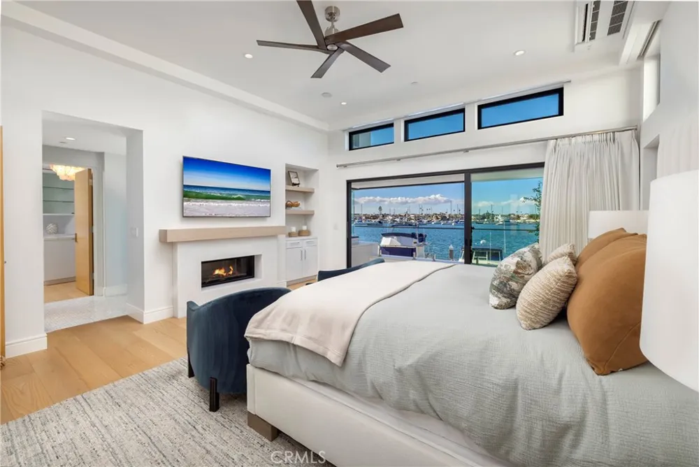 130 S Bay Front Newport Beach, CA 92662