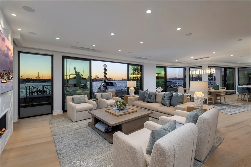 130 S Bay Front Newport Beach, CA 92662
