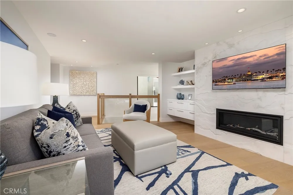 130 S Bay Front Newport Beach, CA 92662
