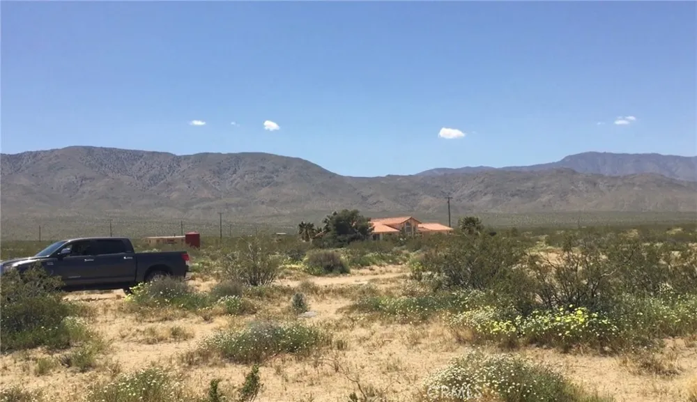 48364 Saddle Rock Way Landers, CA 92285