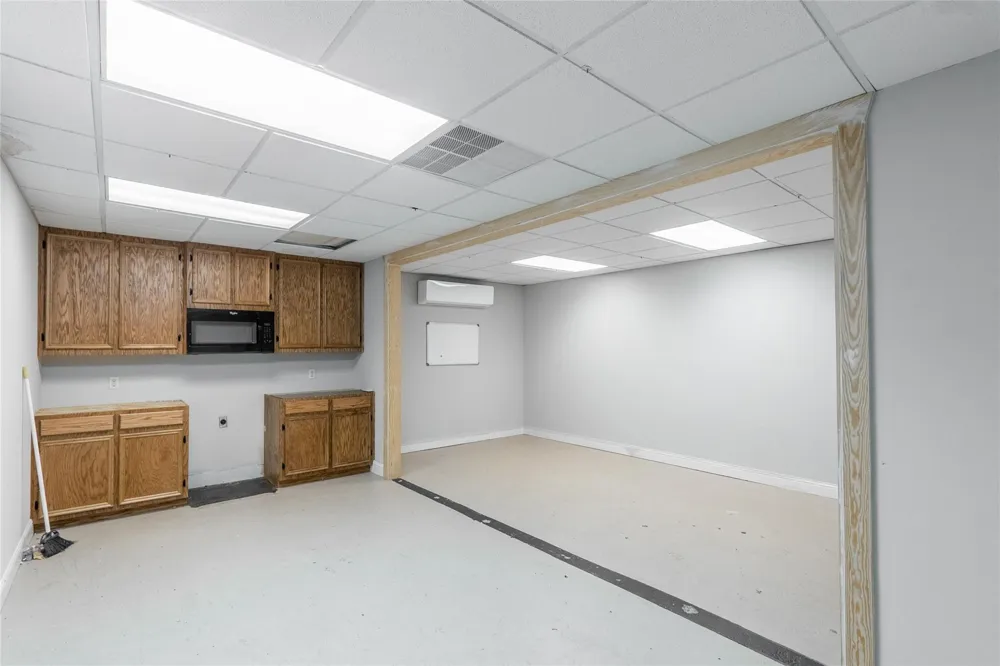 601 May Street Madisonville, TX 77864