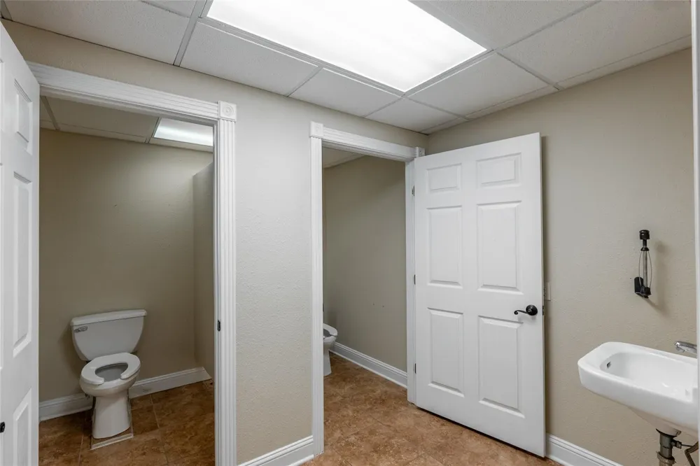 601 May Street Madisonville, TX 77864
