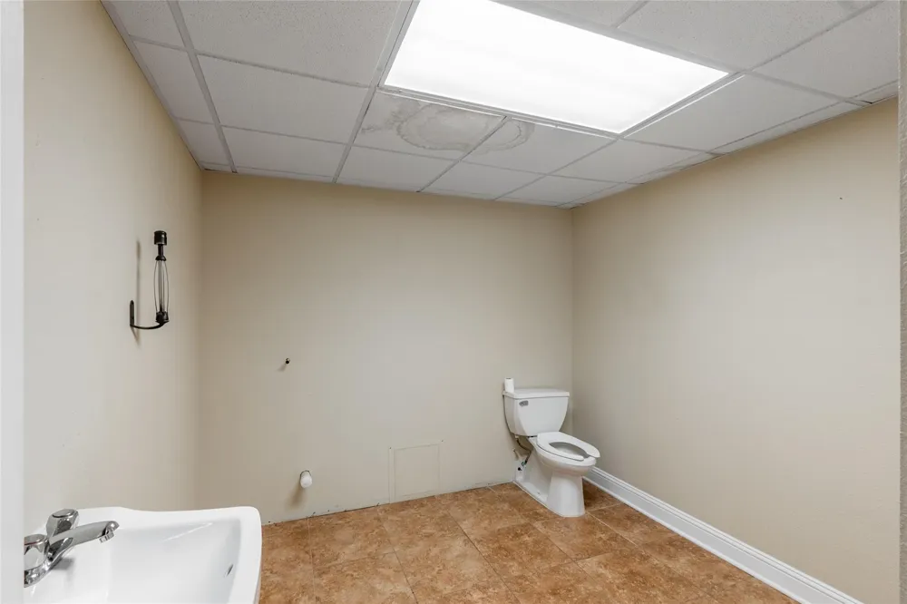 601 May Street Madisonville, TX 77864
