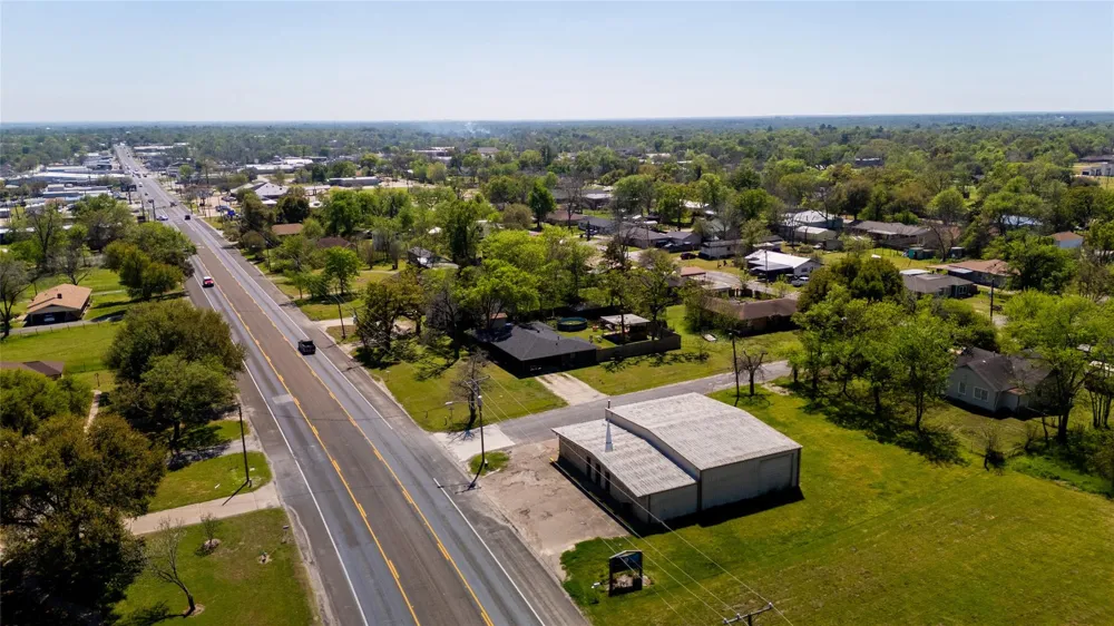 601 May Street Madisonville, TX 77864