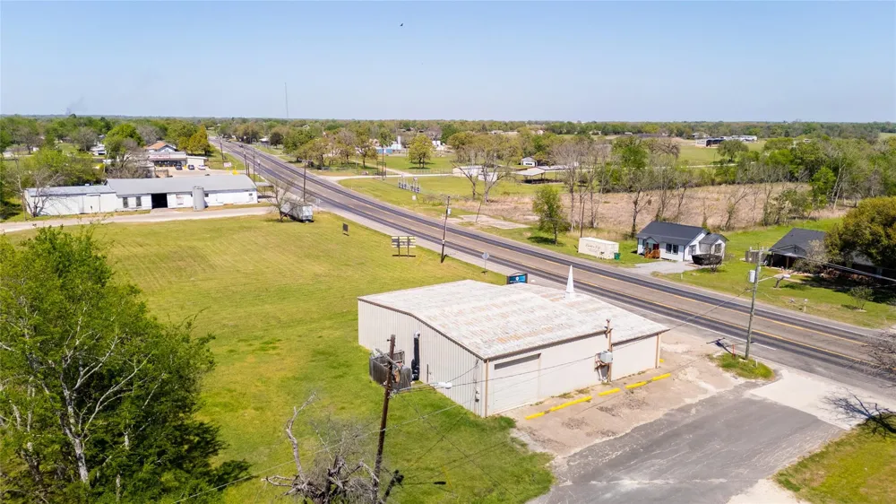 601 May Street Madisonville, TX 77864