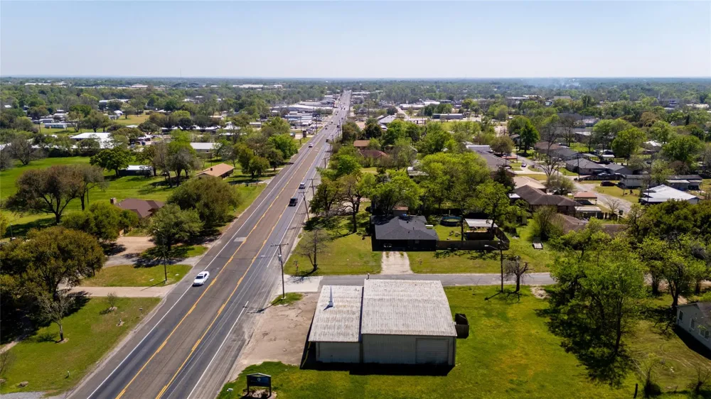 601 May Street Madisonville, TX 77864